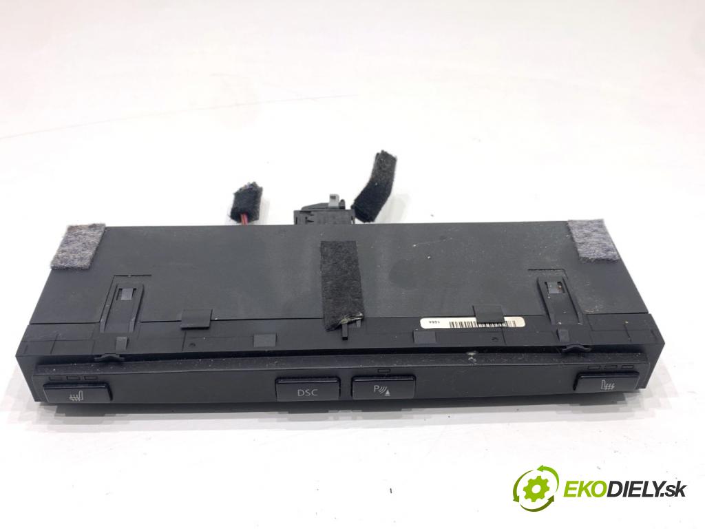 BMW E60 sedan 2004 170 kW 530 i 2979 přepínač ohřívání sedačky 6949452 (Páčky pod volantem)