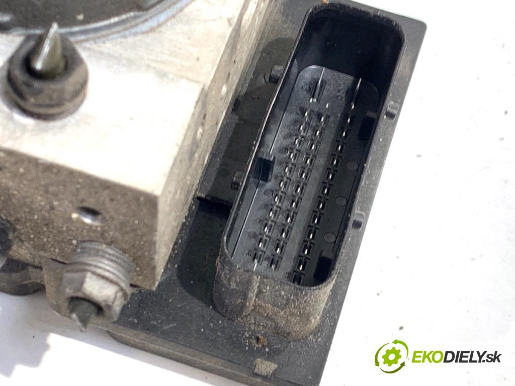 BMW E60 sedan 2004 170 kW 530 i 2979 pumpa ABS 6758743 (Pumpa ABS)