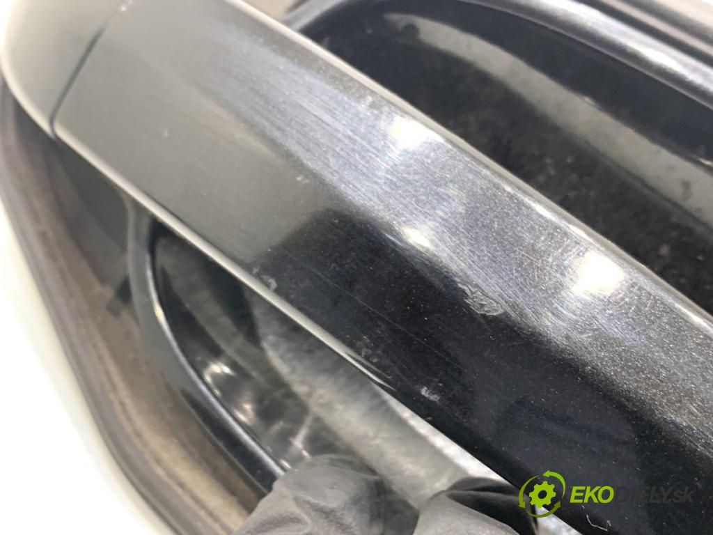 BMW E60 sedan 2004 170 kW 530 i 2979 Kľučka vonkajšia pravy predný 7034544