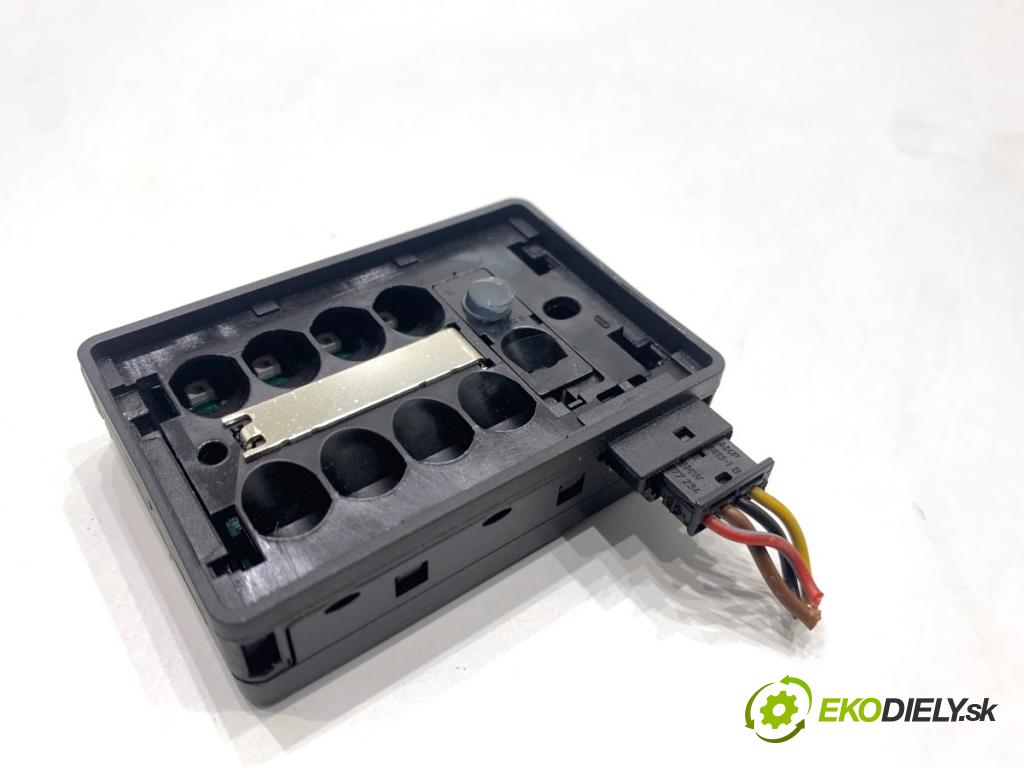 BMW E60 sedan 2004 170 kW 530 i 2979 snímač deště 6947845 (Snímač deště)