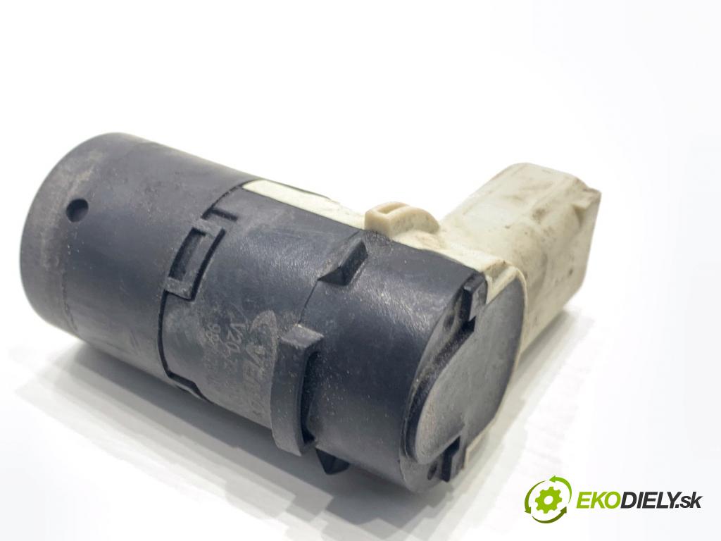 BMW E60 sedan 2004 170 kW 530 i 2979 snímač PDC