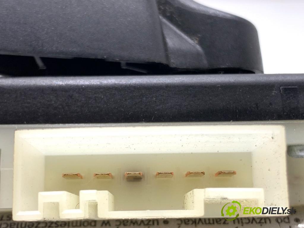 BMW E60 sedan 2004 170 kW 530 i 2979 Prepínač sedačky pravy 6926962