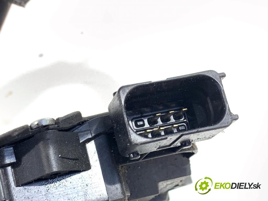 PEUGEOT BOXER I Autobus 2010 115 kW 3.0 HDi 2999 zámok dveře levý přední část 1342155080