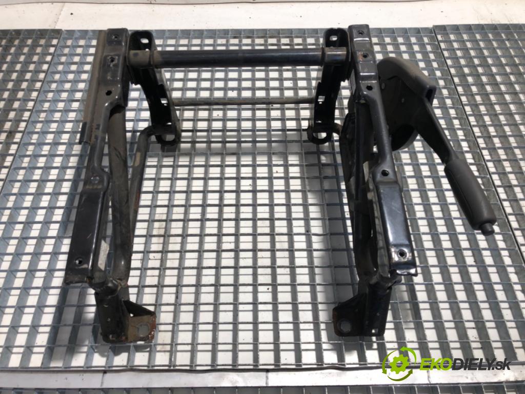 PEUGEOT BOXER I Autobus 2010 115 kW 3.0 HDi 2999 obal sedačky levý 