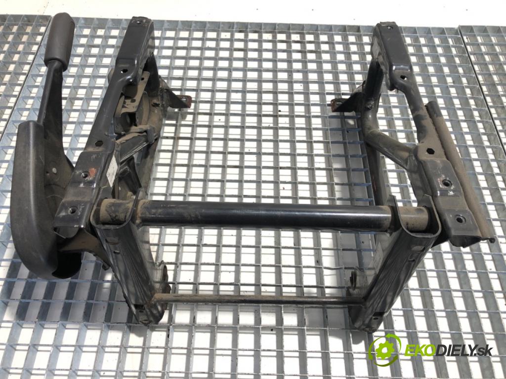 PEUGEOT BOXER I Autobus 2010 115 kW 3.0 HDi 2999 obal sedačky levý