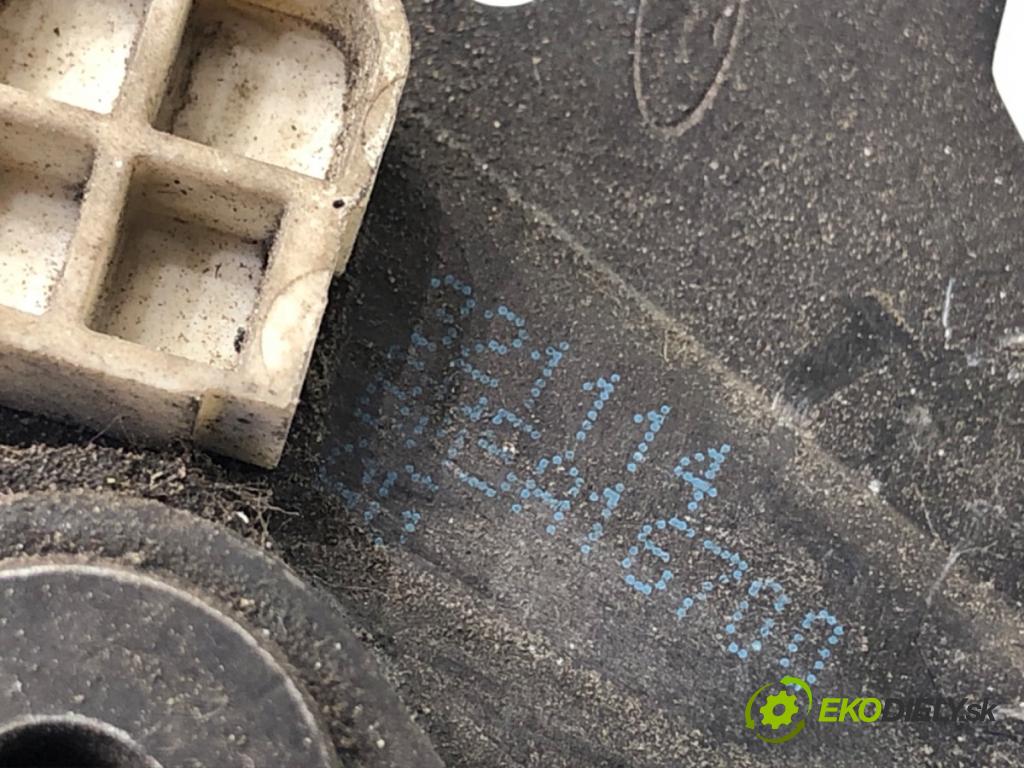 FORD FOCUS III liftback 2014 74 kW 1.0 EcoBoost 998 zámok kapoty přední část