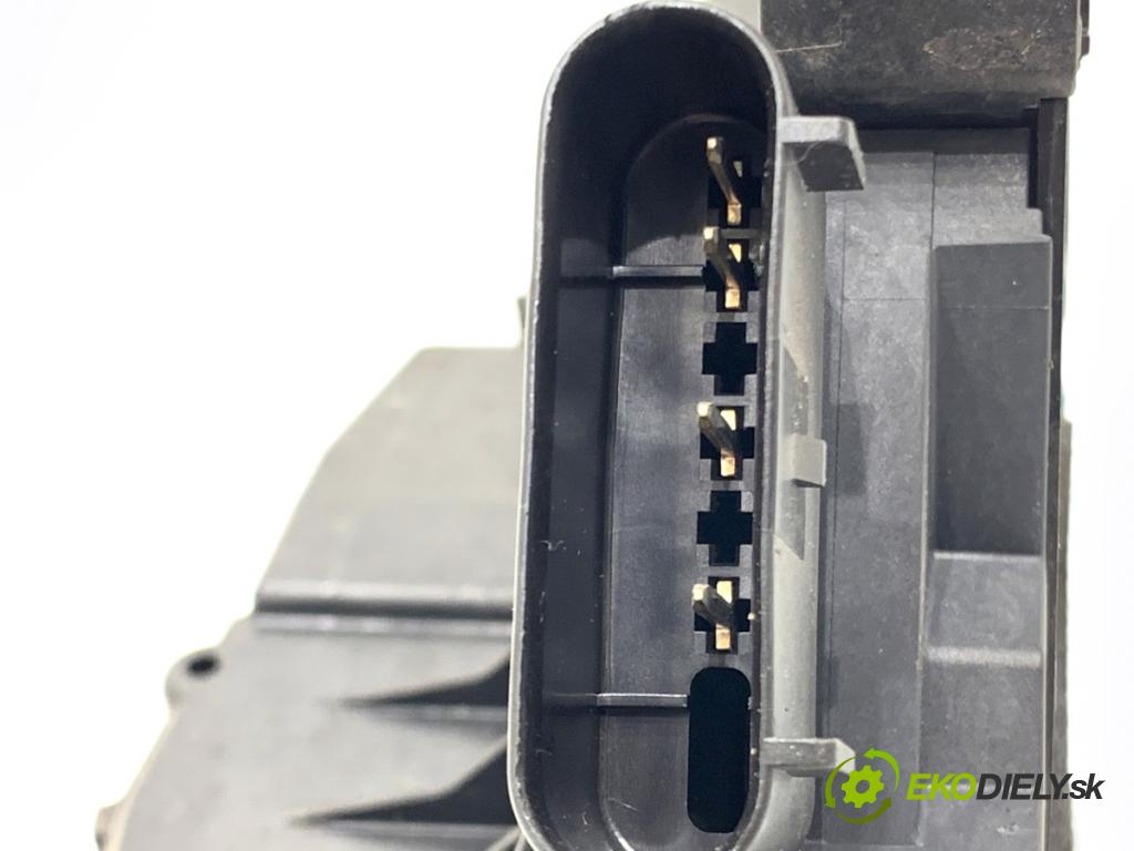 FORD FOCUS III liftback 2014 74 kW 1.0 EcoBoost 998 zámok Dvere pravy predný BM5A-A21812-BF