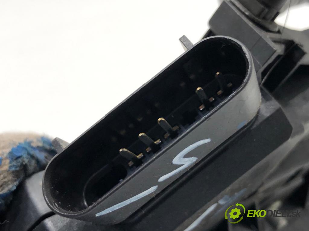 FORD FOCUS III liftback 2014 74 kW 1.0 EcoBoost 998 zámok Dvere ľavy predný BM5A-A21813-AF