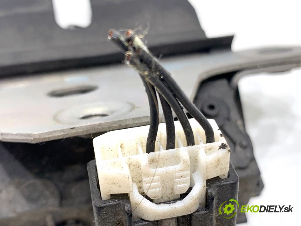 FORD FOCUS III liftback 2014 74 kW 1.0 EcoBoost 998 zámok dverí zad 8M51-R442A66-DB