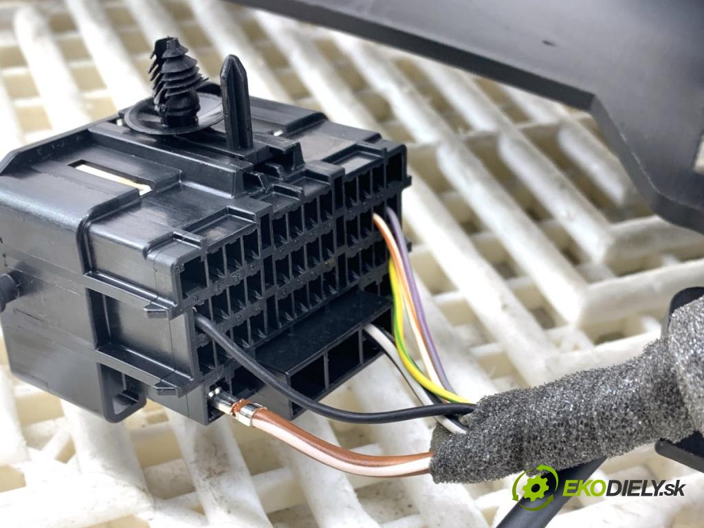 FORD FOCUS III liftback 2014 74 kW 1.0 EcoBoost 998 Tunel stredový opierka