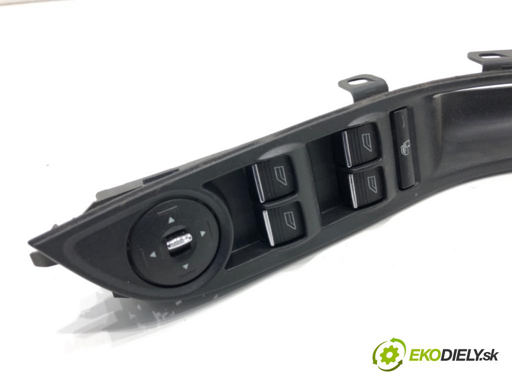FORD FOCUS III liftback 2014 74 kW 1.0 EcoBoost 998 Prepínač okien AM5T-14A132-BB (Prepínacie páčky pod volantom)