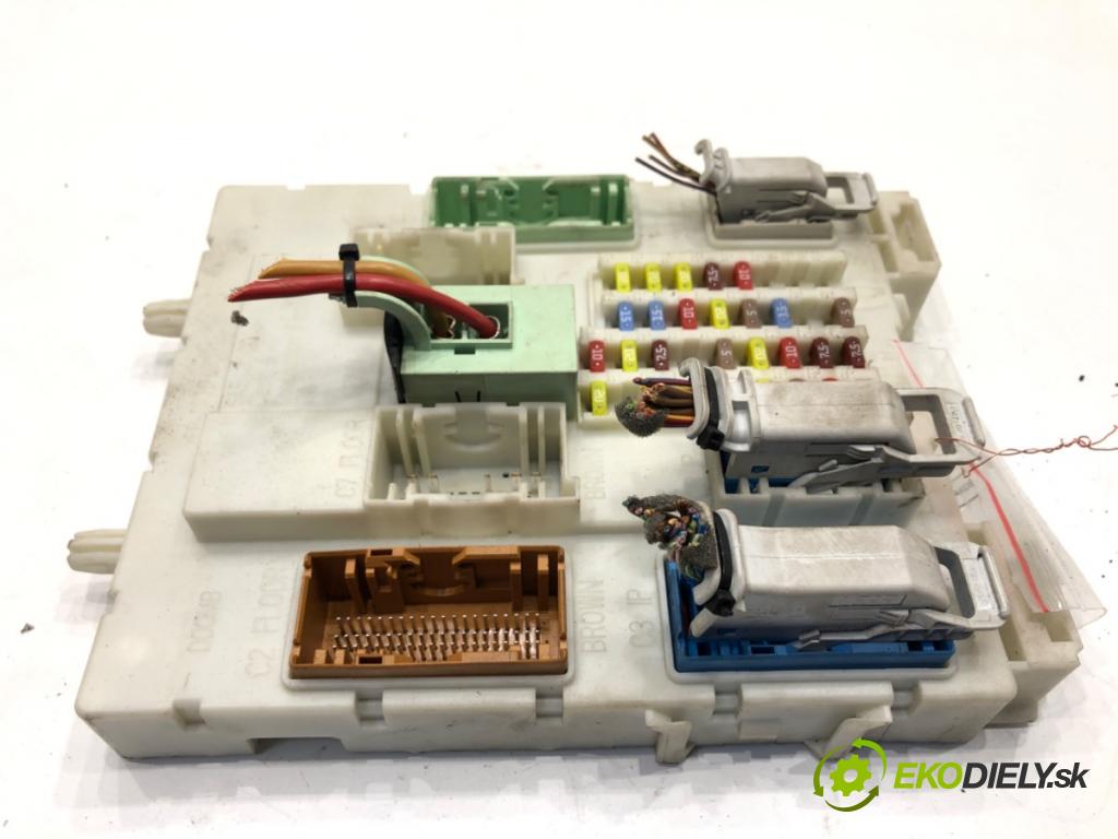 FORD FOCUS III liftback 2014 74 kW 1.0 EcoBoost 998 modul BSI DV6T-14A073-DL (Pojistková skříňka)