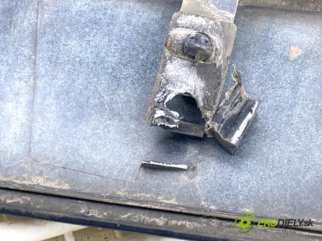 FORD FOCUS III liftback 2014 74 kW 1.0 EcoBoost 998 lišta dveří zadní část BV6T-14D466