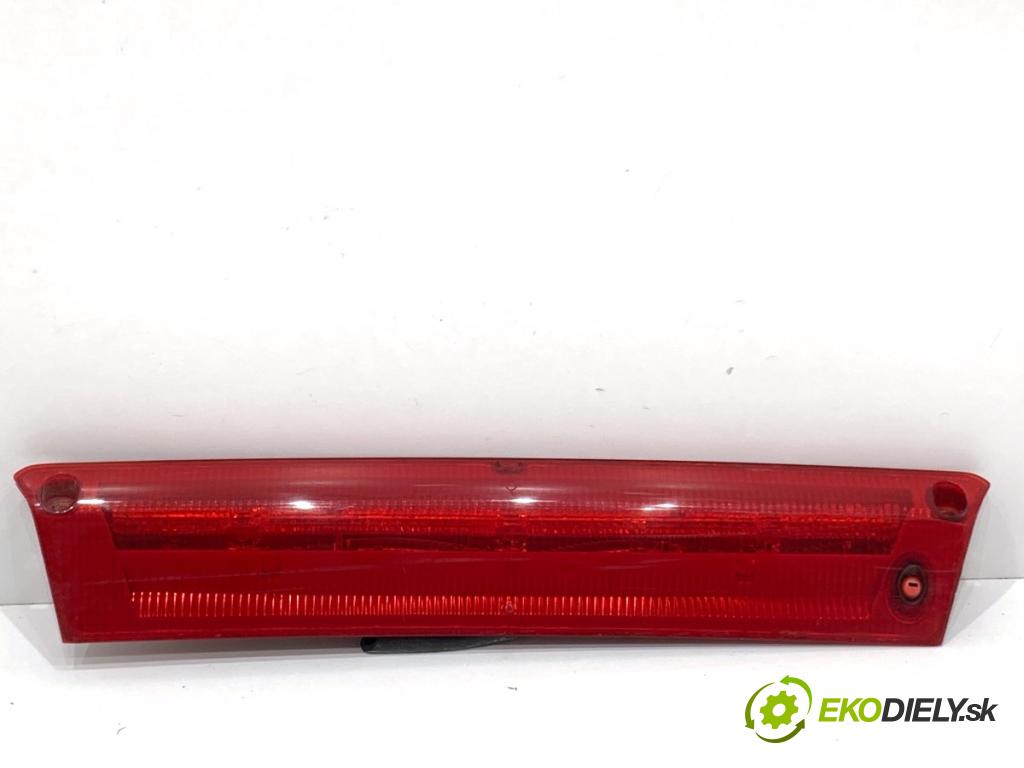 FORD FOCUS III liftback 2014 74 kW 1.0 EcoBoost 998 Svetlo brzdových svetiel 8A61-13A613-AG