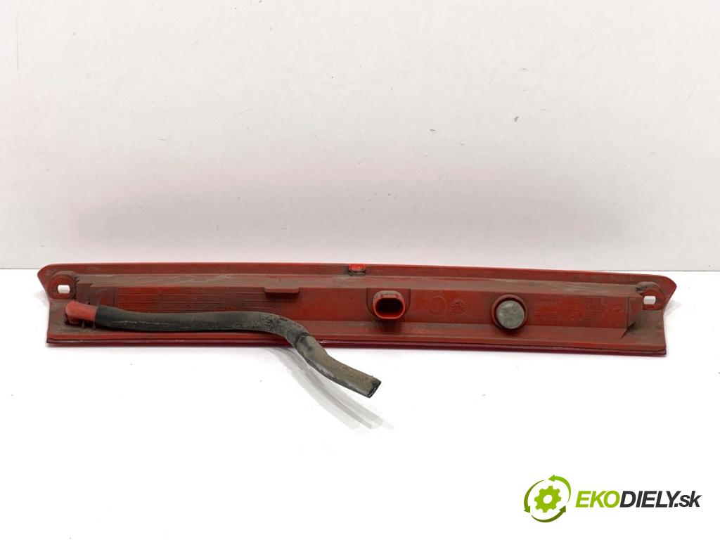 FORD FOCUS III liftback 2014 74 kW 1.0 EcoBoost 998 Svetlo brzdových svetiel 8A61-13A613-AG