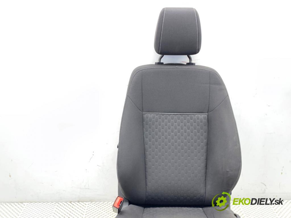 FORD FOCUS III liftback 2014 74 kW 1.0 EcoBoost 998 Sedadlo ľavy predný