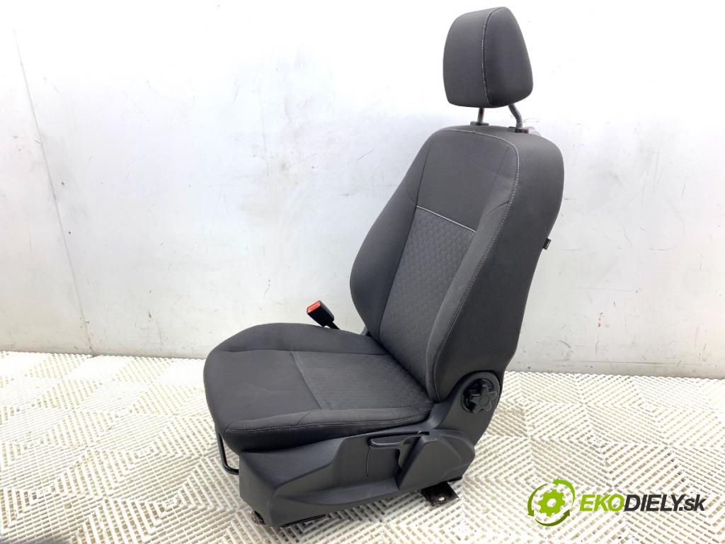 FORD FOCUS III liftback 2014 74 kW 1.0 EcoBoost 998 Sedadlo ľavy predný