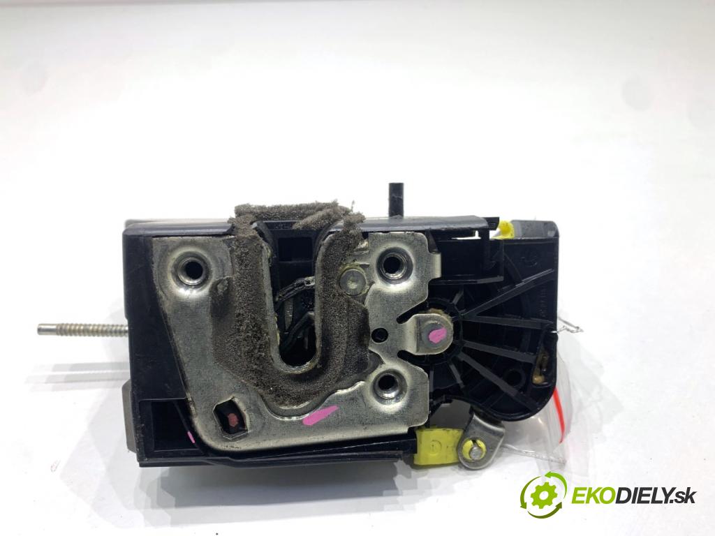 DACIA DUSTER SUV 2019 96 kW 1.3 TCe 130 (HMMF) 1332 zámok dveře levý zadní část 