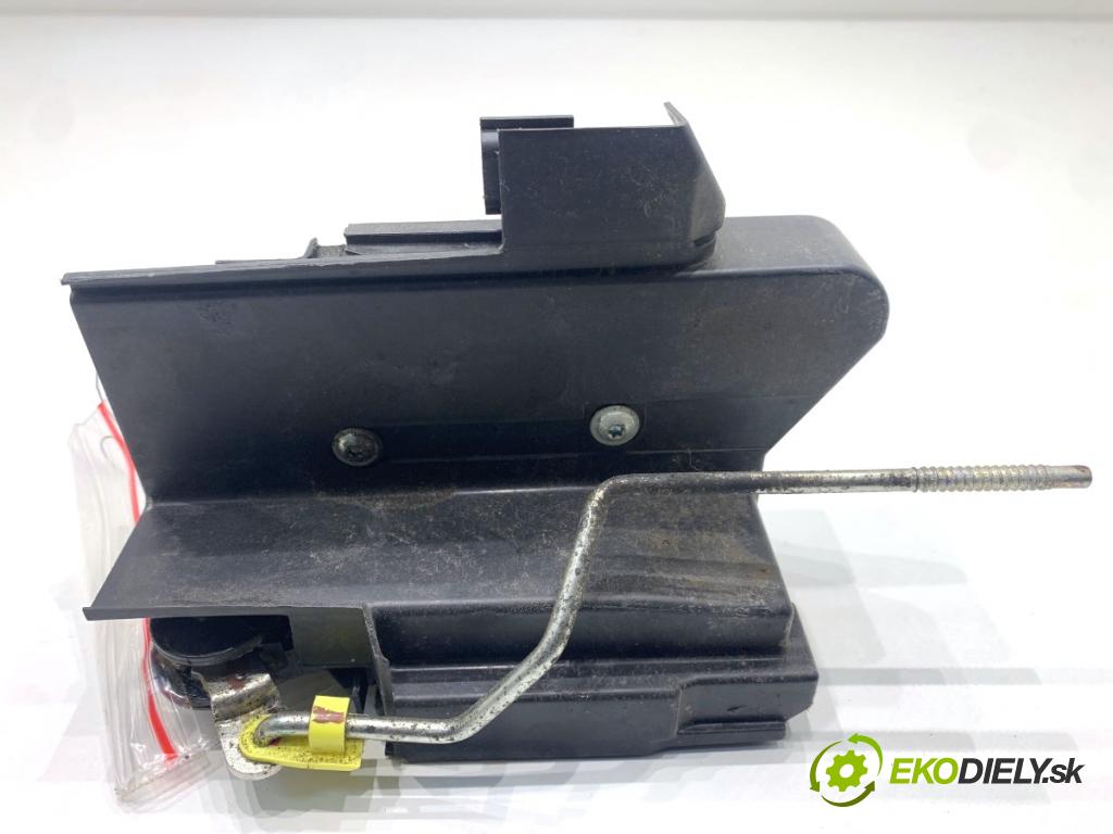 DACIA DUSTER SUV 2019 96 kW 1.3 TCe 130 (HMMF) 1332 zámok dveře levý zadní část