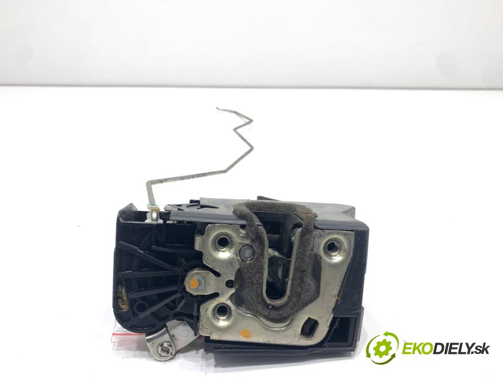 DACIA DUSTER SUV 2019 96 kW 1.3 TCe 130 (HMMF) 1332 zámok dveře pravý přední část 