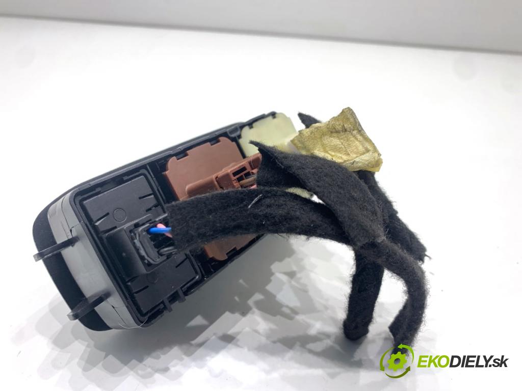 DACIA DUSTER SUV 2019 96 kW 1.3 TCe 130 (HMMF) 1332 Prepínač okien 254118722R 254113300R (Prepínacie páčky pod volantom)