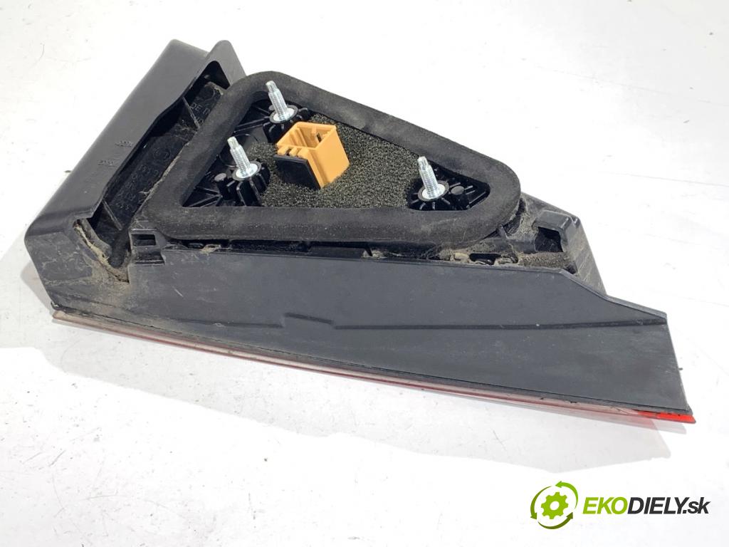 SKODA KODIAQ SUV 2019 110 kW 1.5 TSI 1495 světlo zadní část pravá vnitřní 565945308B (Klika dveří ostatní)