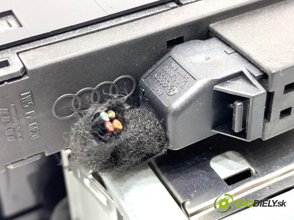 AUDI A4 B8 Kombi 2011 125 kW 2.0 TDI quattro 1968 čítač navigácie 8T1035652G (Elektrosúčasti ostatné)