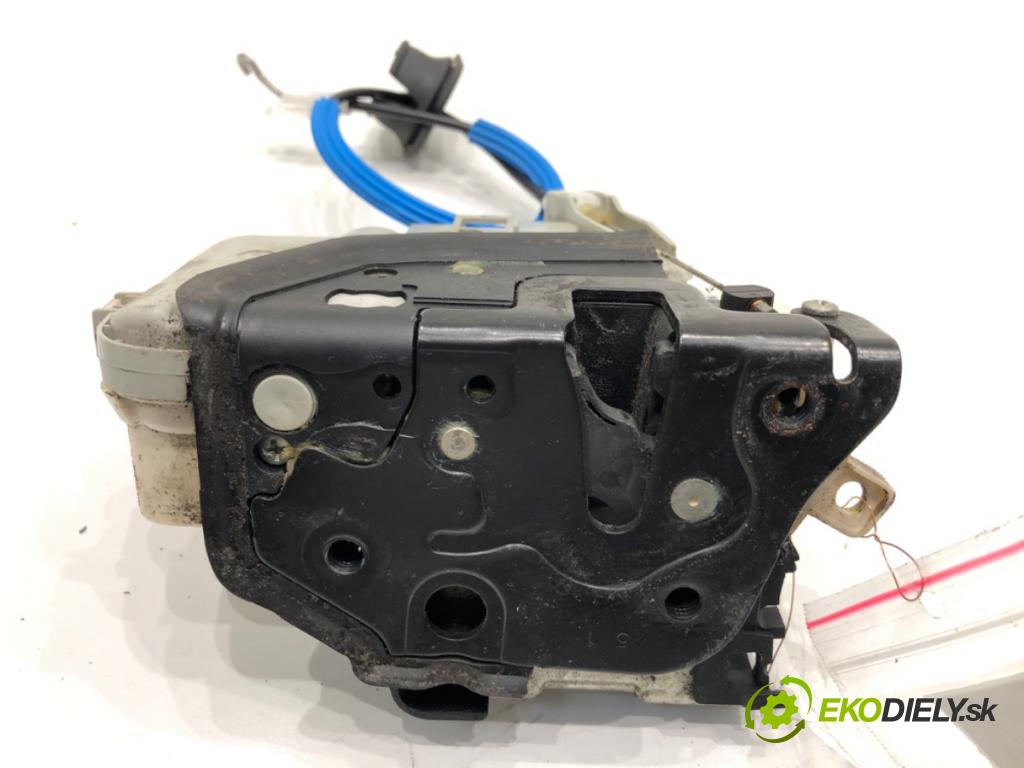 AUDI A4 B8 Kombi 2011 125 kW 2.0 TDI quattro 1968 zámok Dvere ľavy predný 8J1837015C