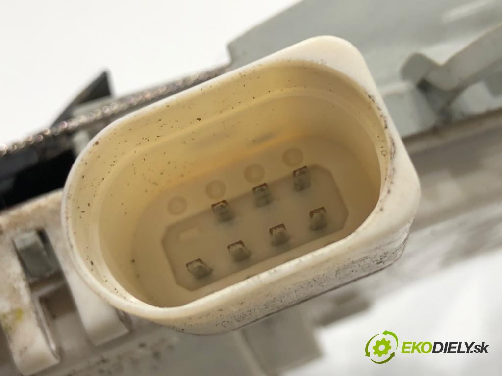 AUDI A4 B8 Kombi 2011 125 kW 2.0 TDI quattro 1968 zámok Dvere ľavy predný 8J1837015C