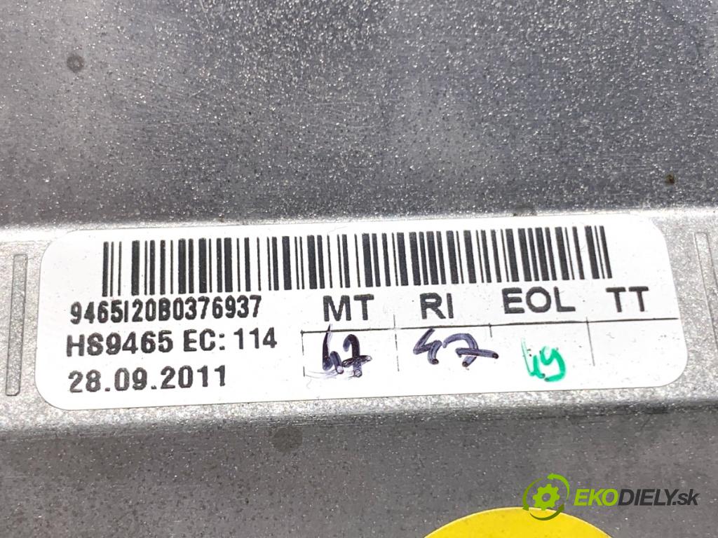 AUDI A4 B8 Kombi 2011 125 kW 2.0 TDI quattro 1968 Displej 8T0919604 (Přístrojová deska)