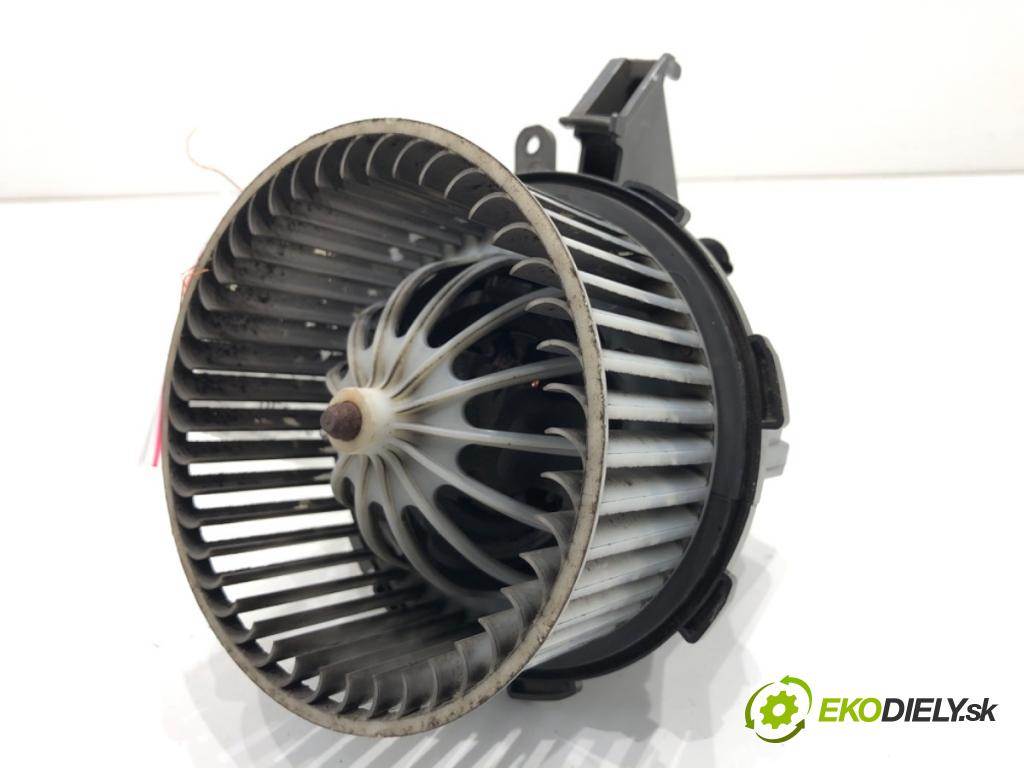 AUDI A4 B8 Kombi 2011 125 kW 2.0 TDI quattro 1968 ventilátor kúrenia 8K0820521B