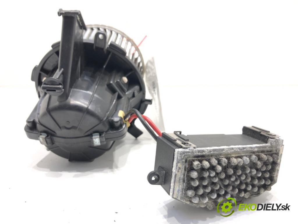 AUDI A4 B8 Kombi 2011 125 kW 2.0 TDI quattro 1968 ventilátor kúrenia 8K0820521B