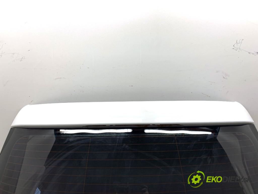 AUDI A4 B8 Kombi 2011 125 kW 2.0 TDI quattro 1968 kapota zad LS9R