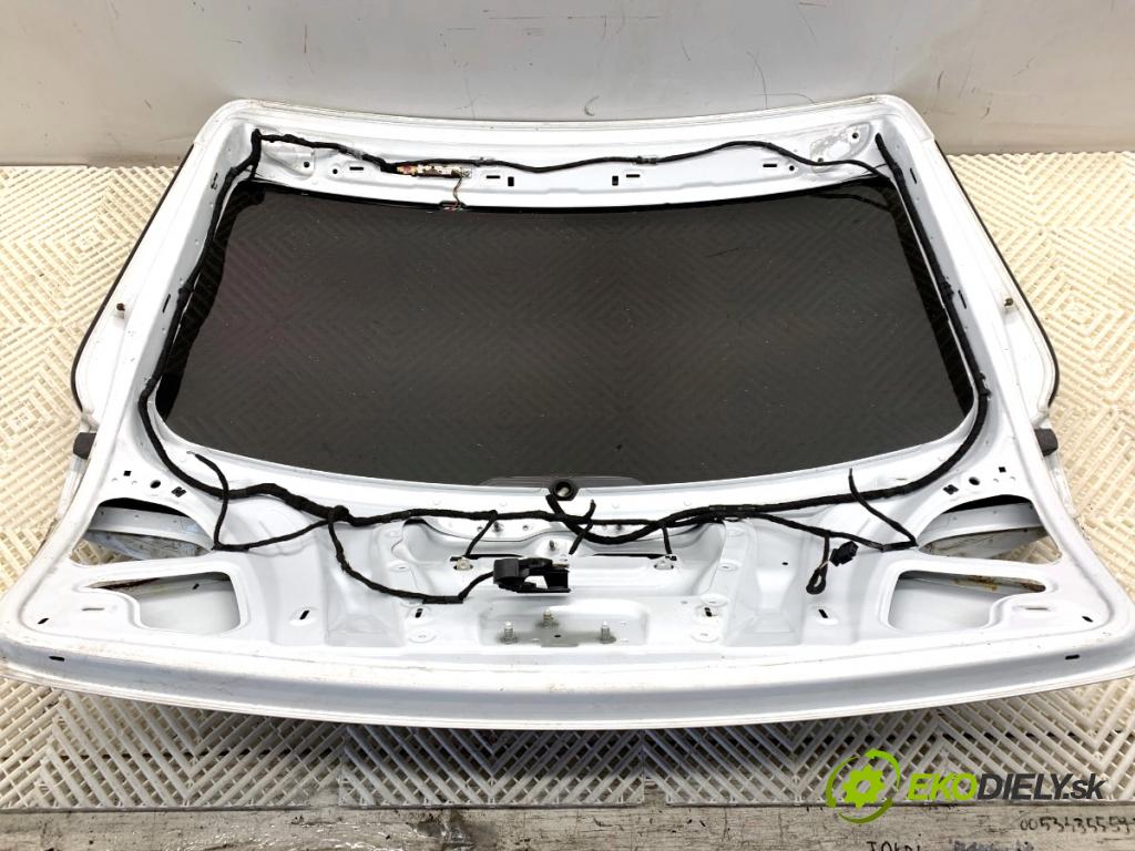 AUDI A4 B8 Kombi 2011 125 kW 2.0 TDI quattro 1968 kapota zad LS9R