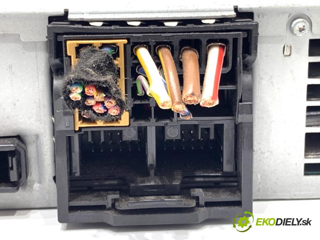 AUDI A4 B8 Kombi 2011 125 kW 2.0 TDI quattro 1968 RADIO Navigácia 4G0035056 (Audio zariadenie)