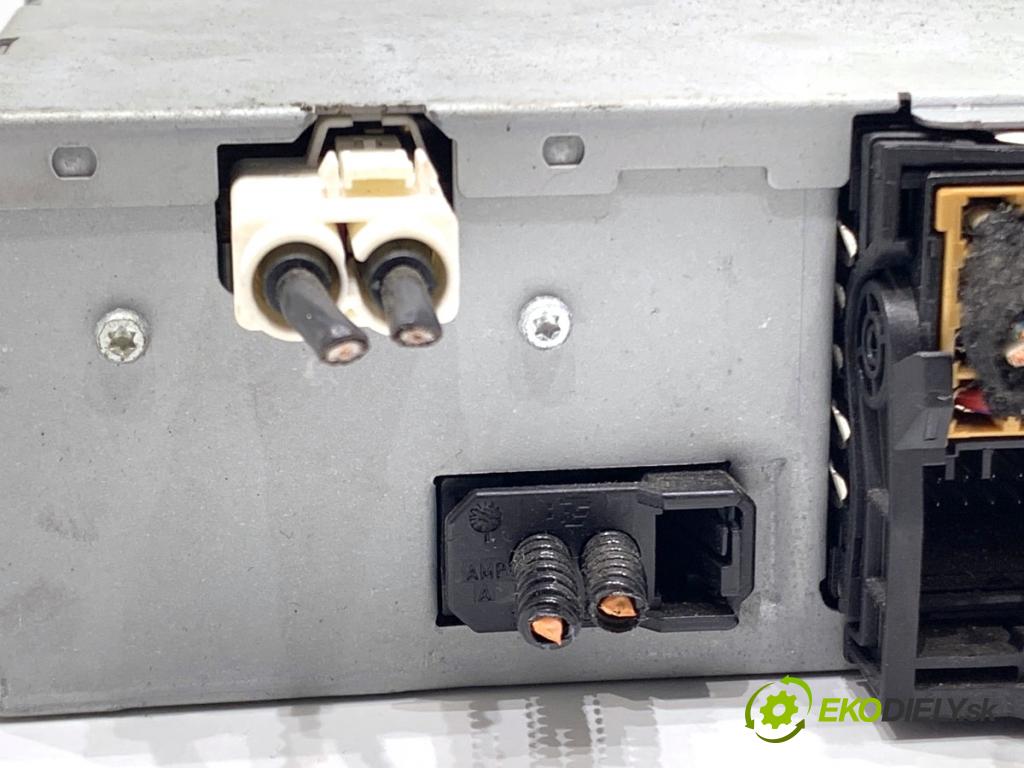 AUDI A4 B8 Kombi 2011 125 kW 2.0 TDI quattro 1968 RADIO Navigácia 4G0035056 (Audio zariadenie)