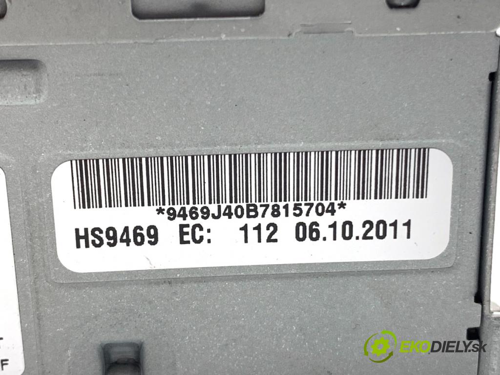 AUDI A4 B8 Kombi 2011 125 kW 2.0 TDI quattro 1968 RADIO mavigace 4G0035056 (Audio zařízení)