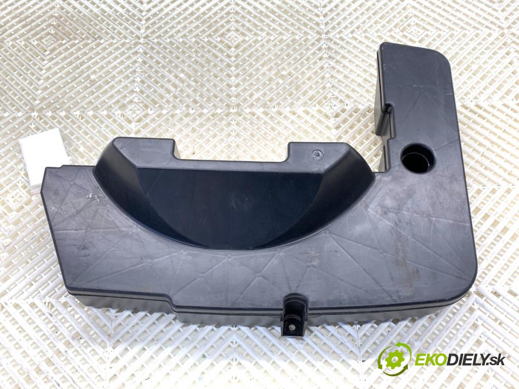 AUDI A4 B8 Kombi 2011 125 kW 2.0 TDI quattro 1968 subwoofer 8T8035382 (Audio zařízení)