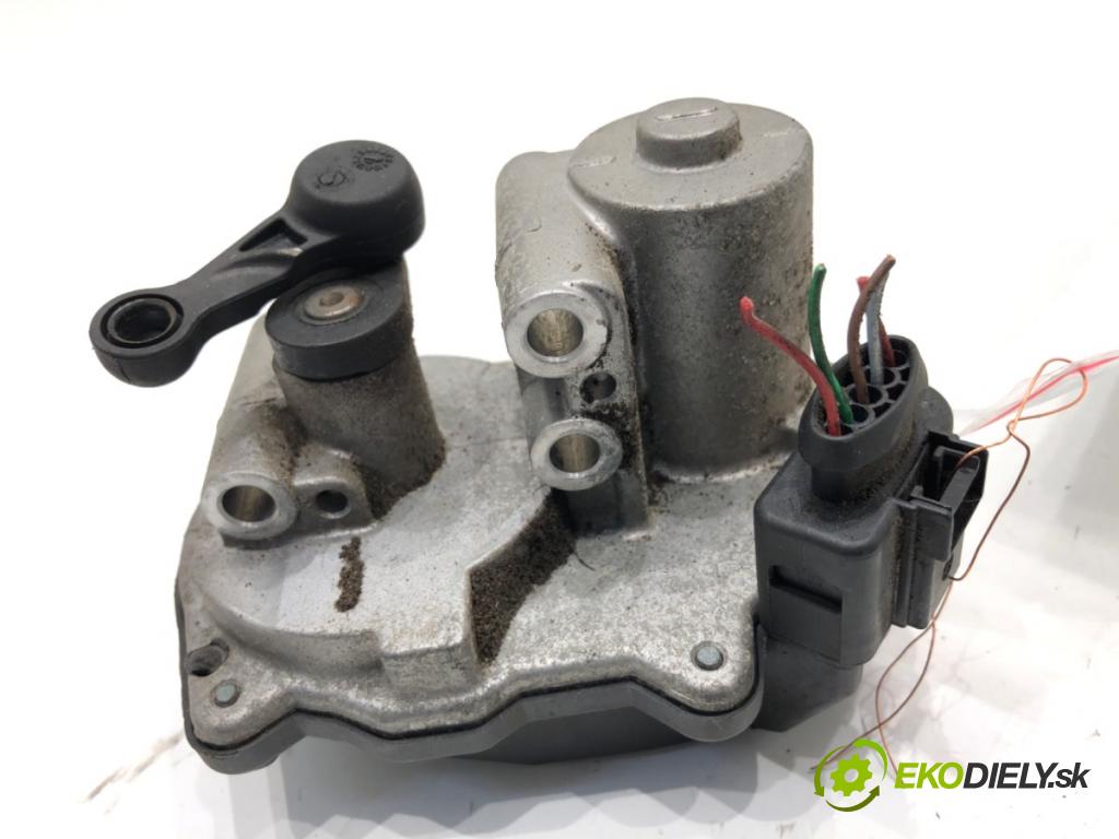 AUDI A4 B8 Kombi 2011 125 kW 2.0 TDI quattro 1968 nastavovač svod, potrubí 03L129086 (Motorek ostatní)