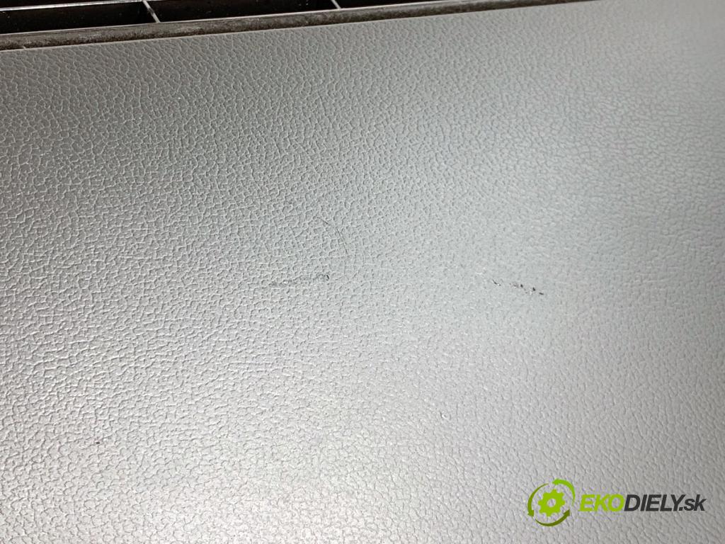 AUDI A4 B8 Kombi 2011 125 kW 2.0 TDI quattro 1968 Priehradka, kastlík spolujazdca 8K1857035B (Priehradka (kastlík))