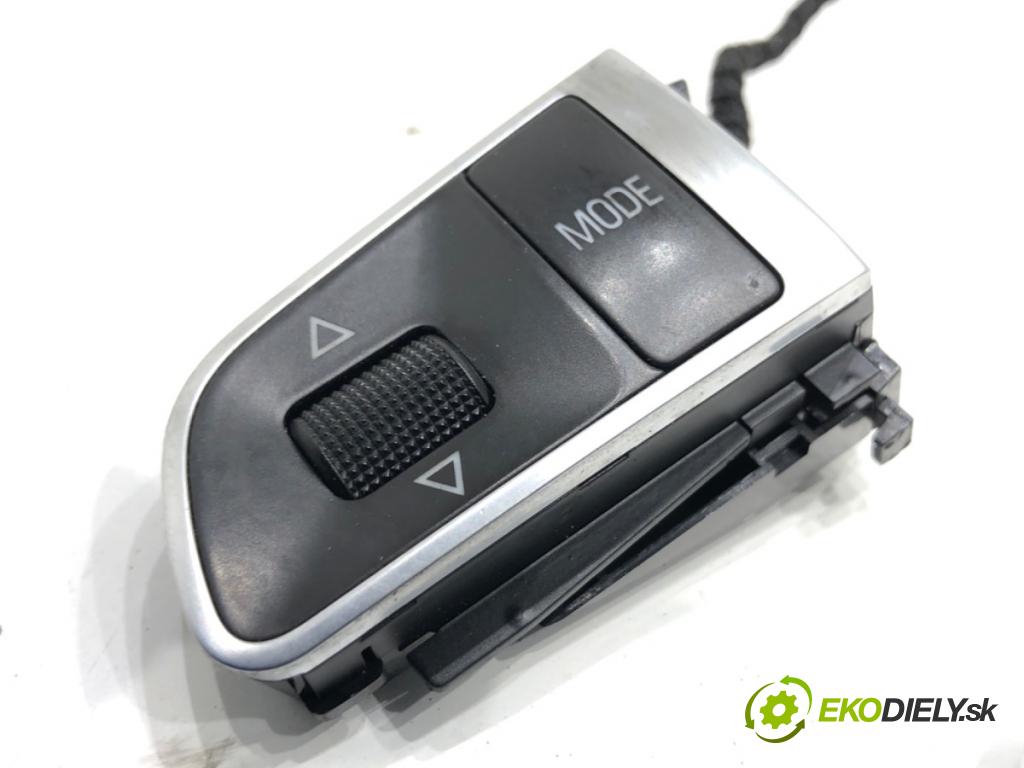 AUDI A4 B8 Kombi 2011 125 kW 2.0 TDI quattro 1968 SPÍNAČE: volantu 4E0951527AD 4E0951527AE