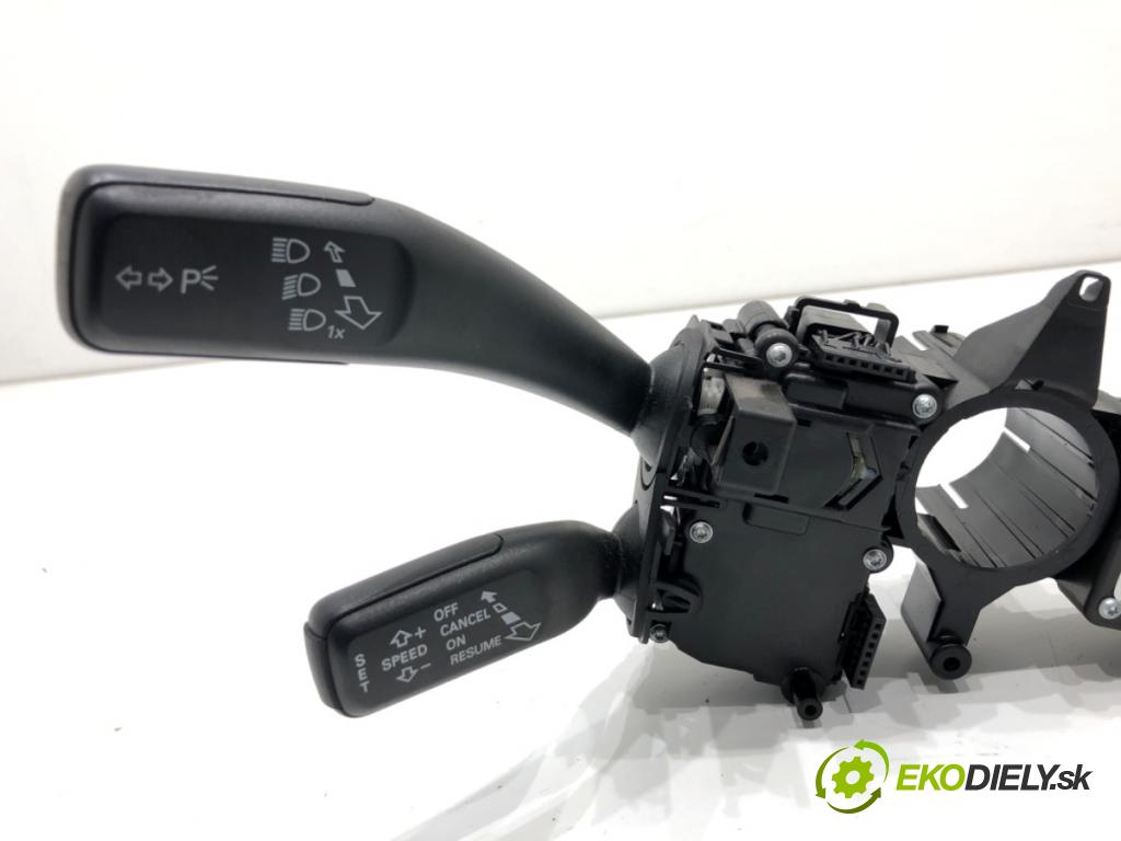 AUDI A4 B8 Kombi 2011 125 kW 2.0 TDI quattro 1968 Prepínač kombinovaný 8R0953502K (Prepínacie páčky pod volantom)