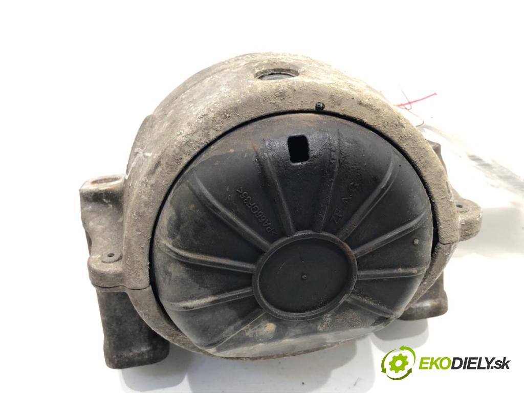 AUDI A4 B8 Kombi 2011 125 kW 2.0 TDI quattro 1968 AirBag motora pravý 