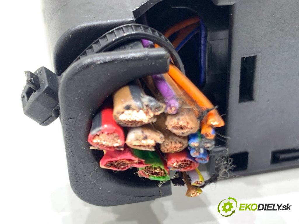 AUDI A4 B8 Kombi 2011 125 kW 2.0 TDI quattro 1968 Modul brzdy ručnej brzdy 8K0907801H