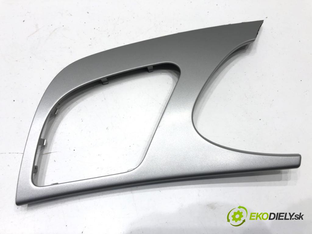 AUDI A4 B8 Kombi 2011 125 kW 2.0 TDI quattro 1968 lišty kryt 8K1857186G 8K1853190 (Lišta)