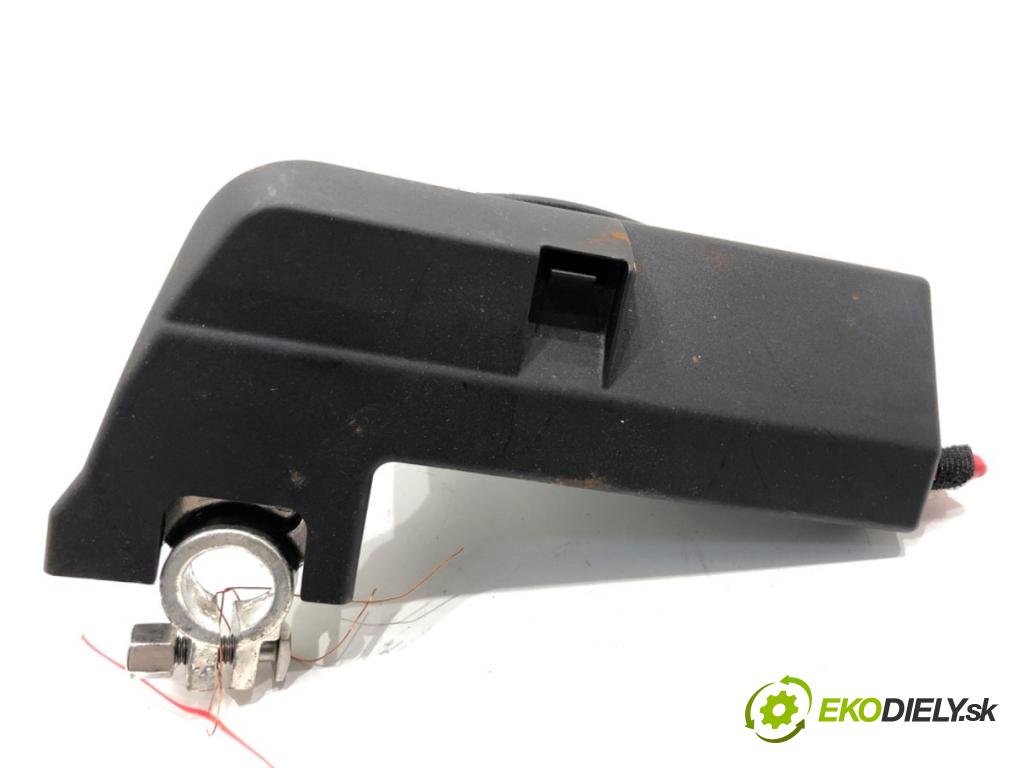 AUDI A4 B8 Kombi 2011 125 kW 2.0 TDI quattro 1968 svorka plus 4F0915519