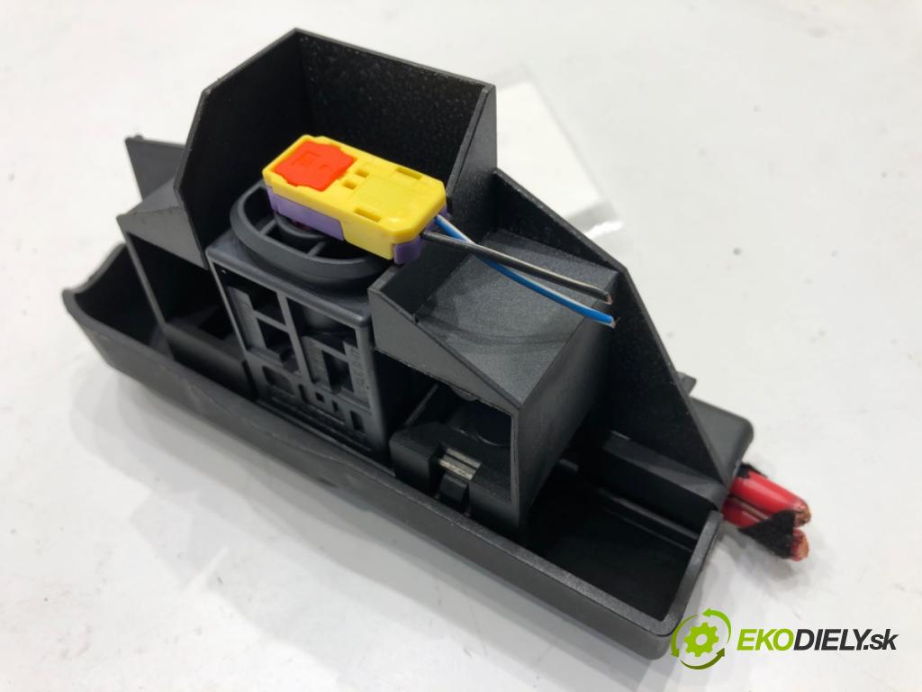 AUDI A4 B8 Kombi 2011 125 kW 2.0 TDI quattro 1968 svorka plus 4F0915519