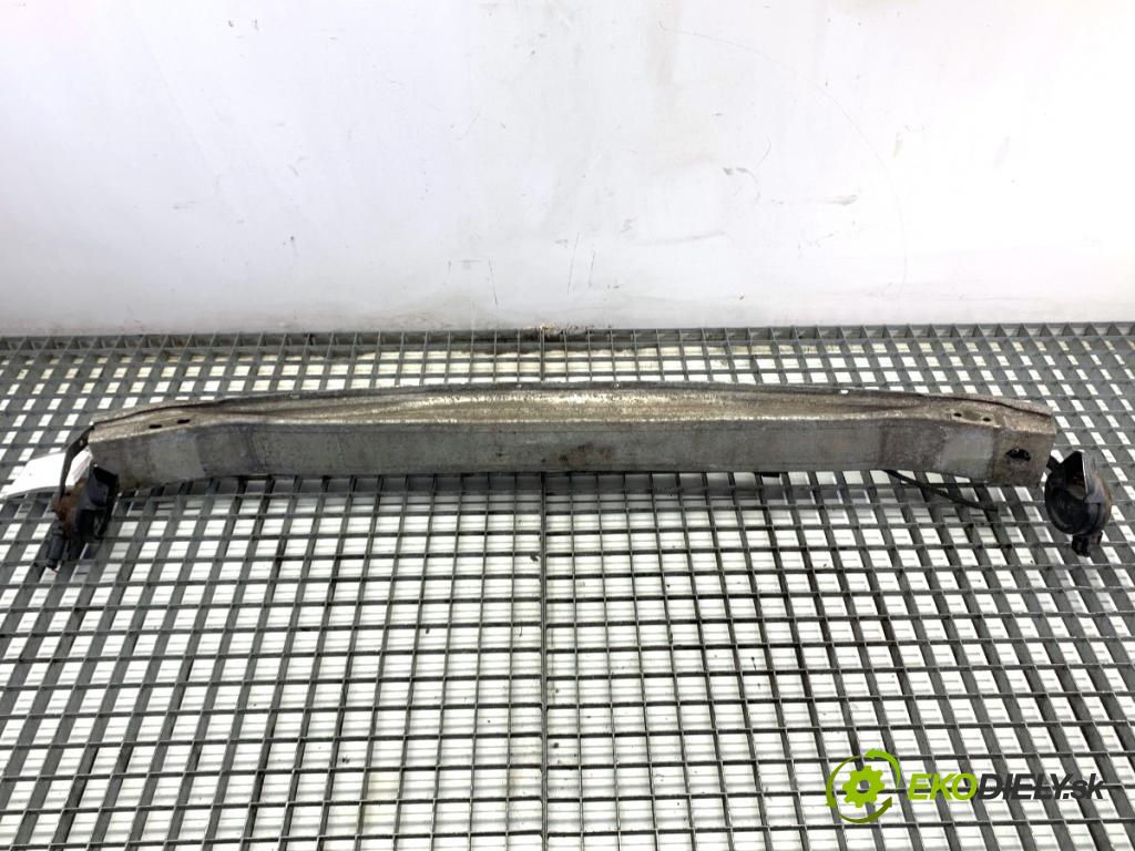 AUDI A4 B8 Kombi 2011 125 kW 2.0 TDI quattro 1968 Výstuha nárazníka predný  (Výstuha predná)