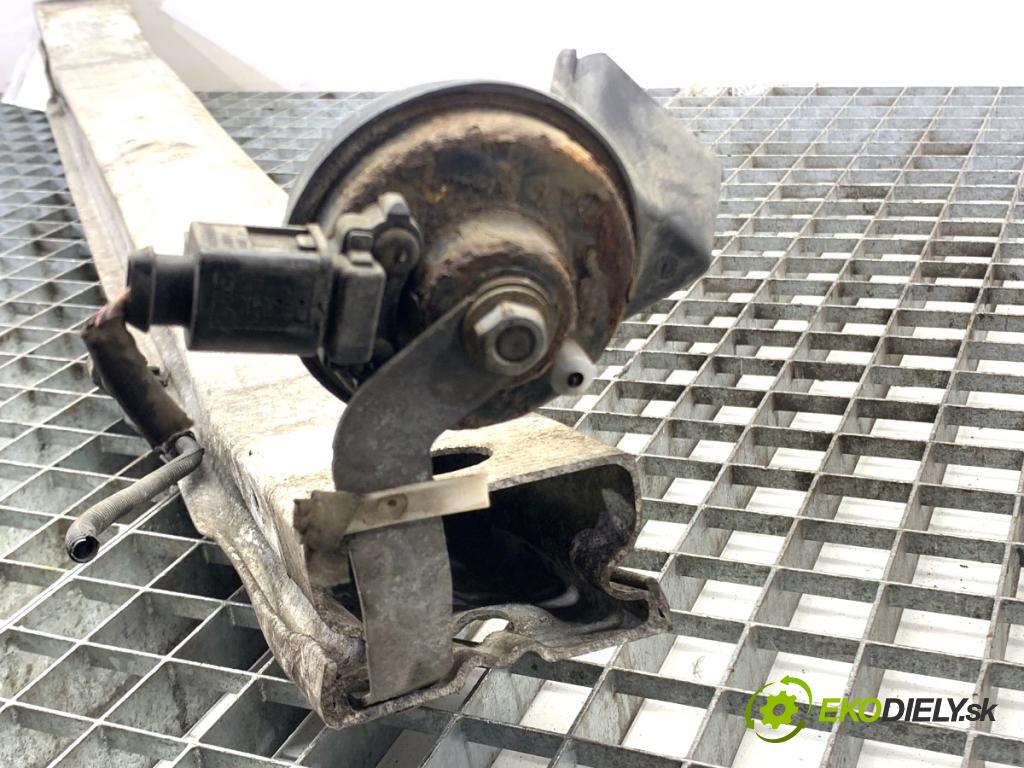 AUDI A4 B8 Kombi 2011 125 kW 2.0 TDI quattro 1968 Výstuha nárazníka predný  (Výstuha predná)