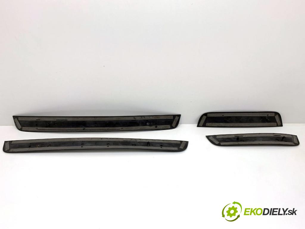 AUDI A4 B8 Kombi 2011 125 kW 2.0 TDI quattro 1968 lišty gumy pedálu PROGOWE S-LINE 8K0853373B 8K0853376B